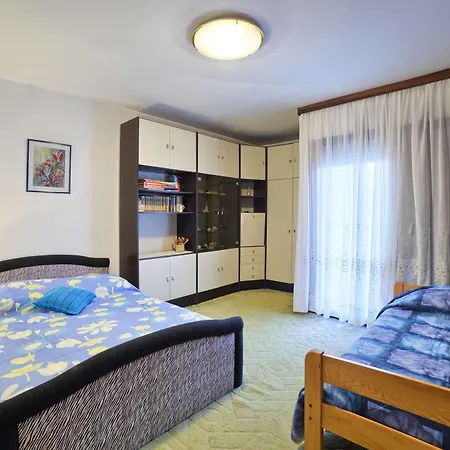Apartment Gorana Valdebek